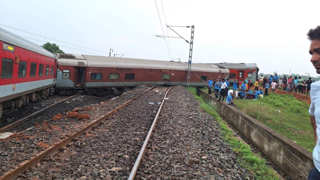 jharkhand train accident pic 