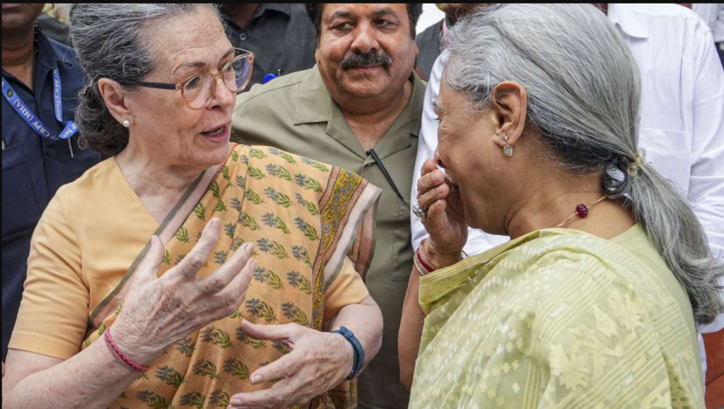 Jaya bachahan and Sonia gandhi 