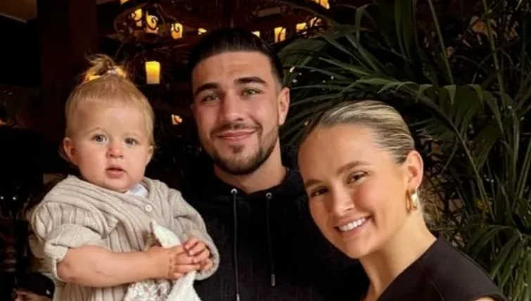 molly-mae hague and tommy fury with her kid