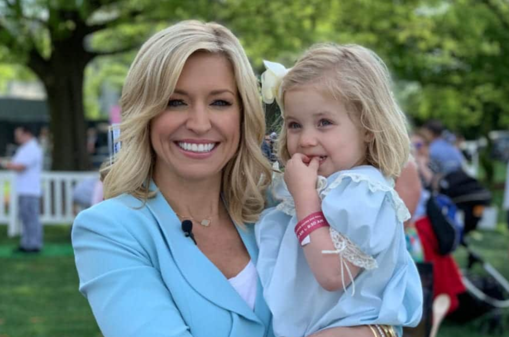 Ainsley Earhardt with her kid